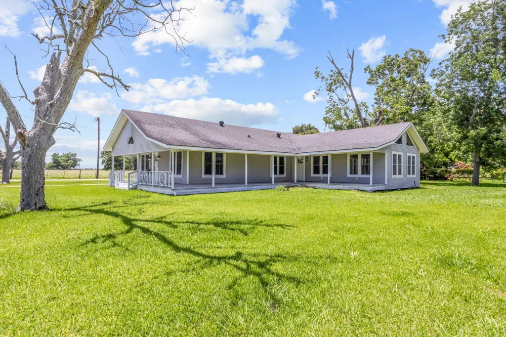 5010 Wilson Street Groves, TX 77619
