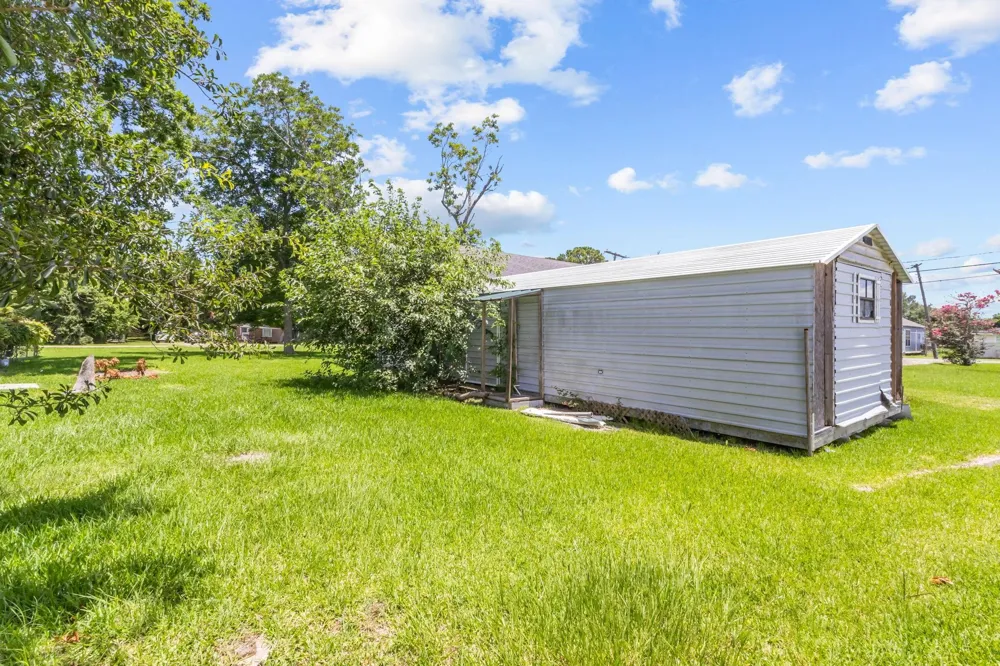 5010 Wilson Street Groves, TX 77619