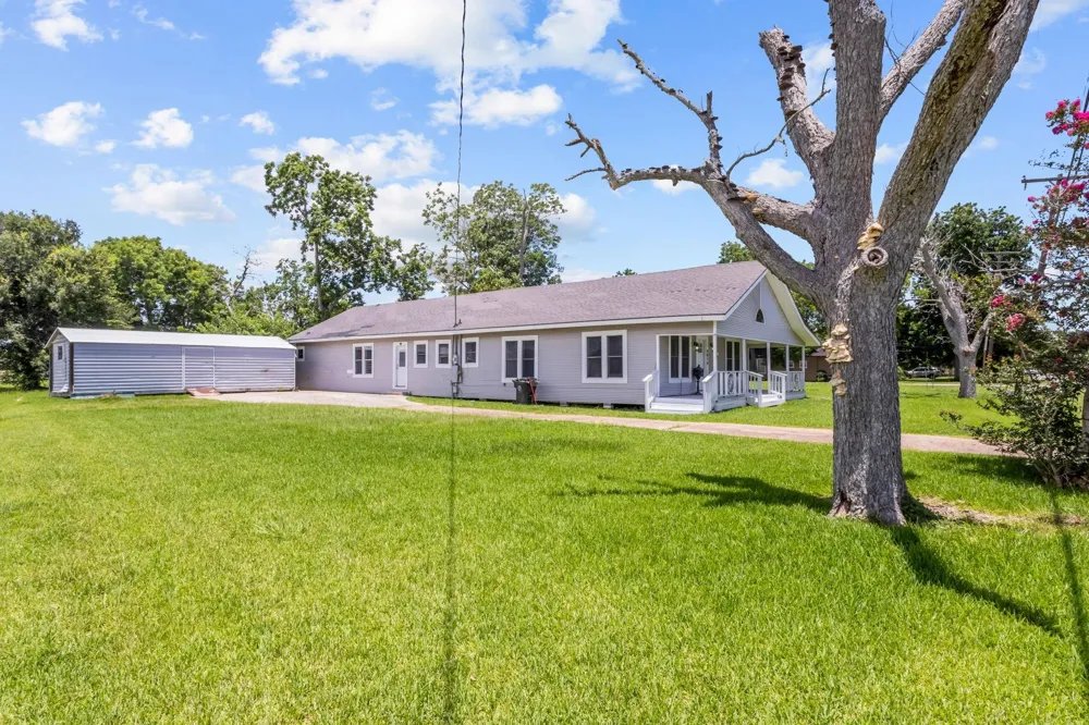 5010 Wilson Street Groves, TX 77619