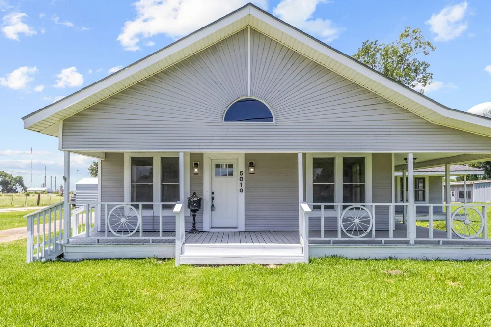 5010 Wilson Street Groves, TX 77619