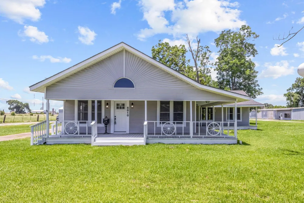 5010 Wilson Street Groves, TX 77619