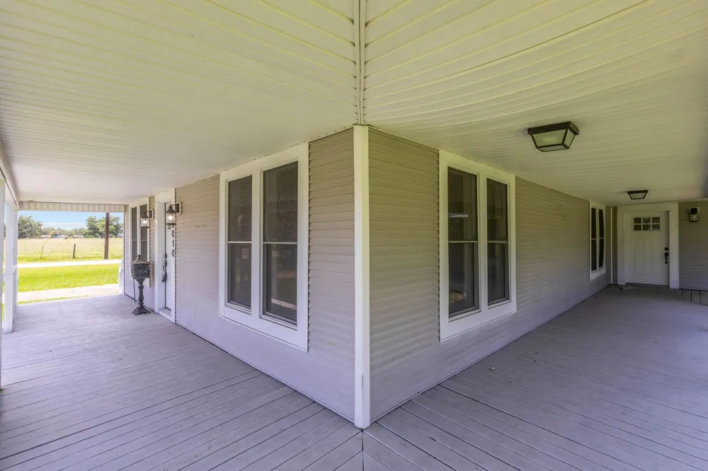 5010 Wilson Street Groves, TX 77619