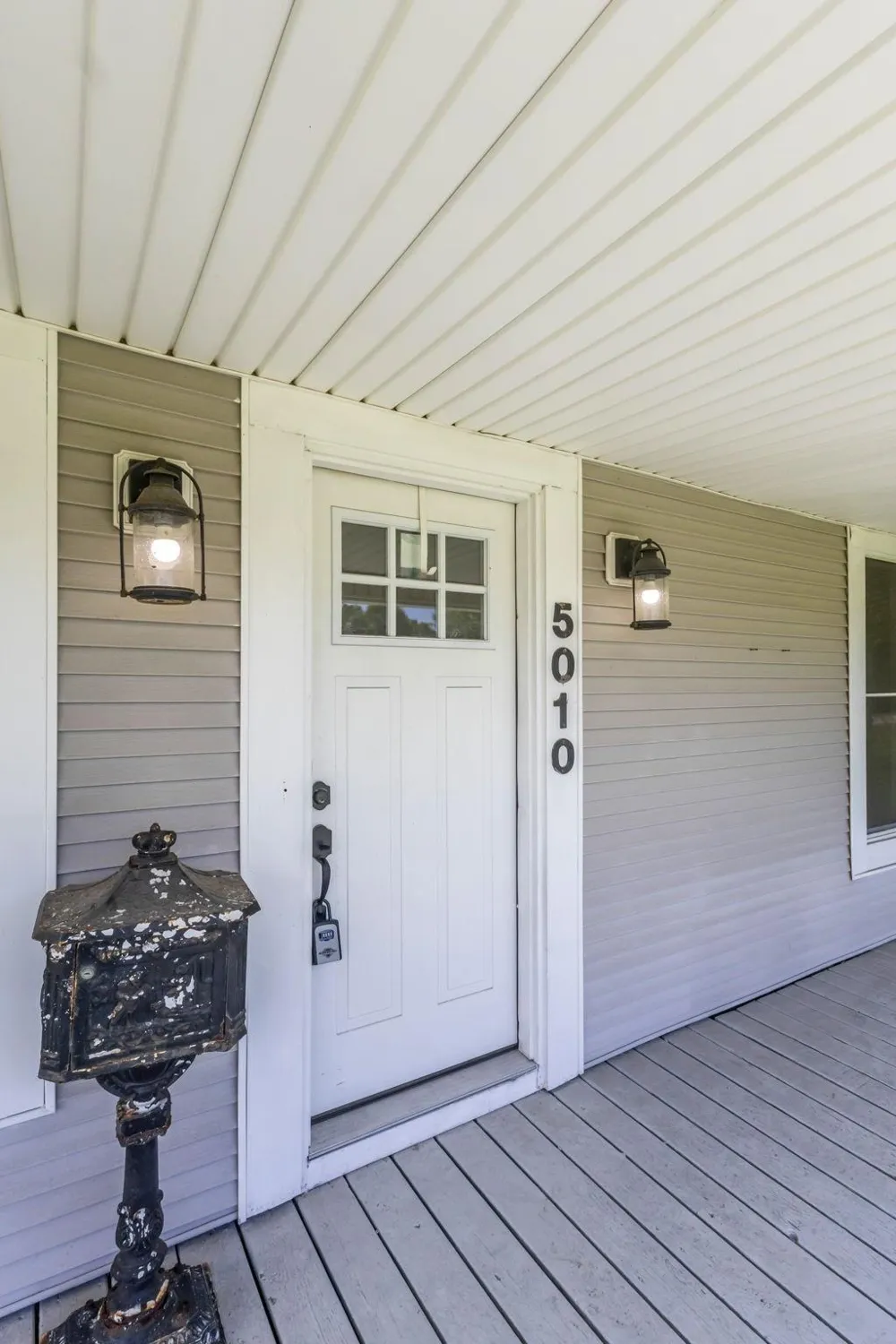 5010 Wilson Street Groves, TX 77619