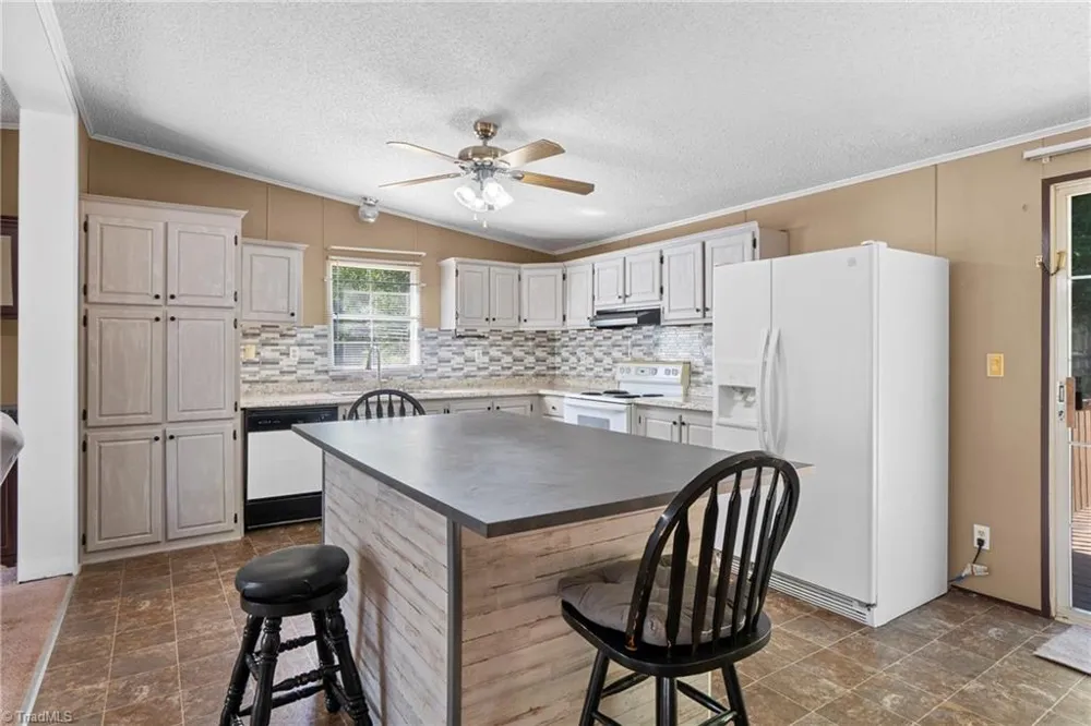 199 Sable Lane Thomasville, NC 27360