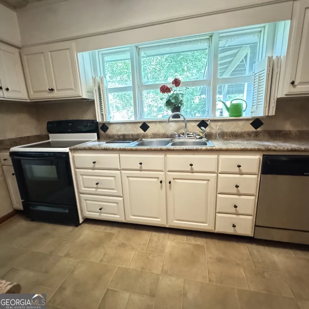 207 Iris DR Centre, AL 35960