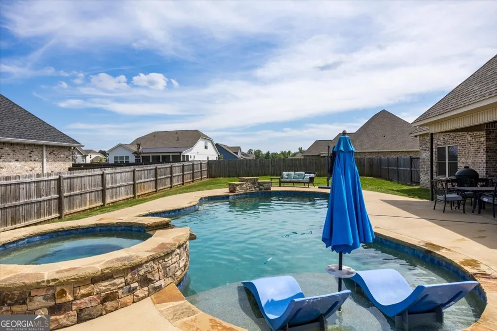 231 Flat Shoal DR Bonaire, GA 31005