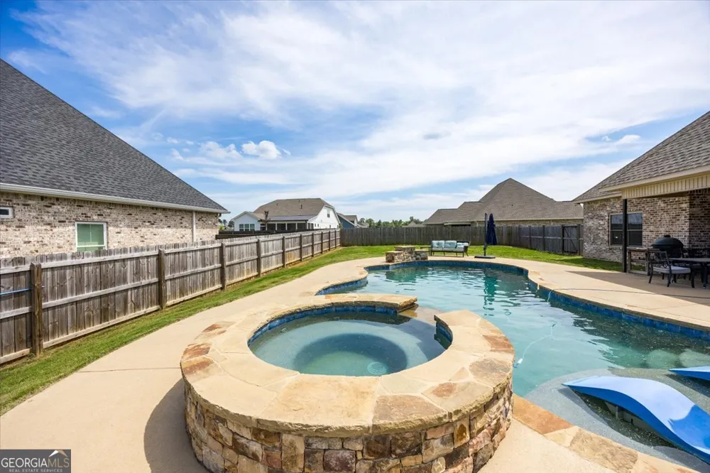 231 Flat Shoal DR Bonaire, GA 31005