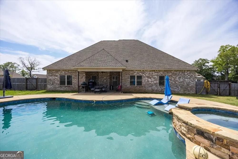 231 Flat Shoal DR Bonaire, GA 31005