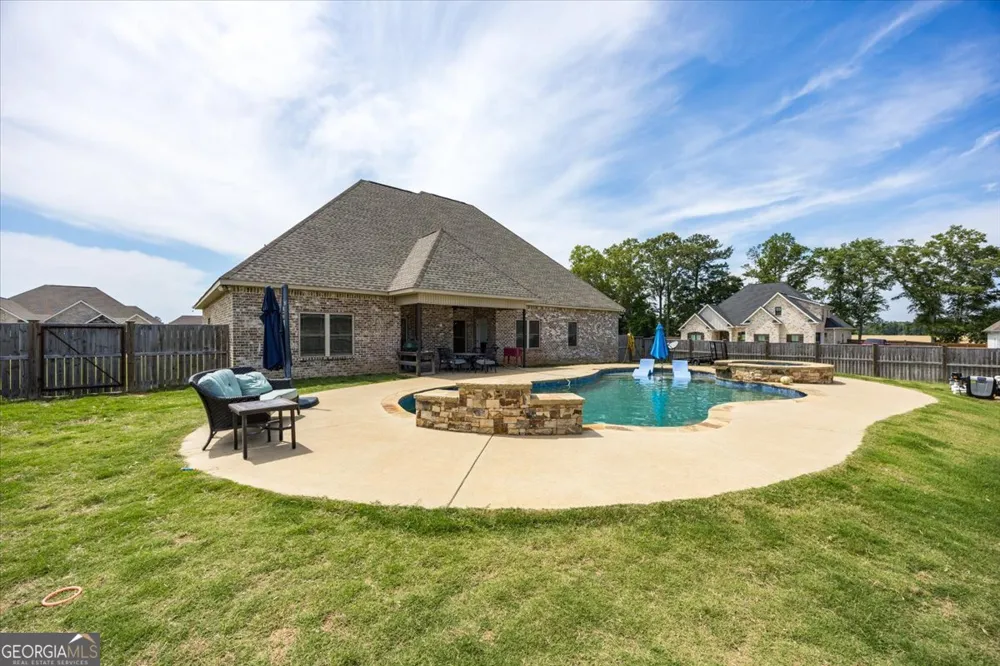231 Flat Shoal DR Bonaire, GA 31005