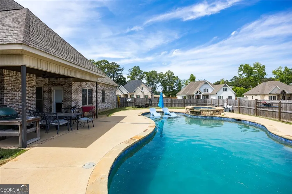 231 Flat Shoal DR Bonaire, GA 31005