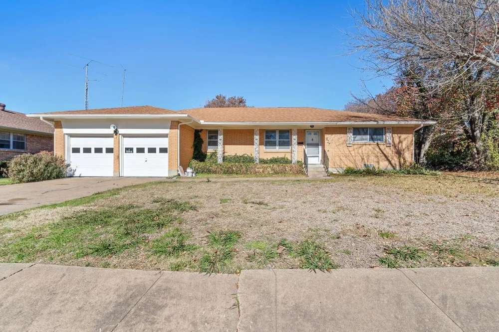 927 Poinsettia Drive Lancaster, TX 75146