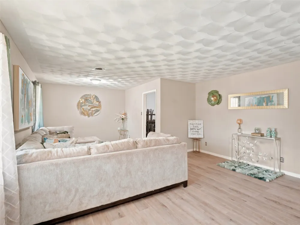 927 Poinsettia Drive Lancaster, TX 75146