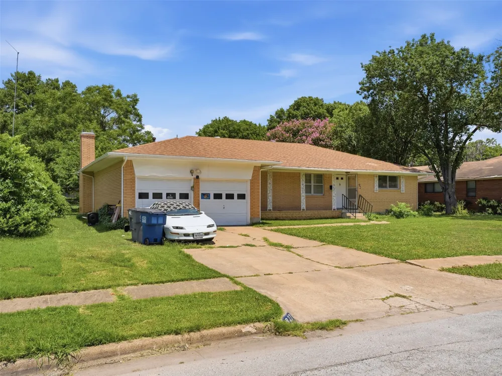 927 Poinsettia Drive Lancaster, TX 75146