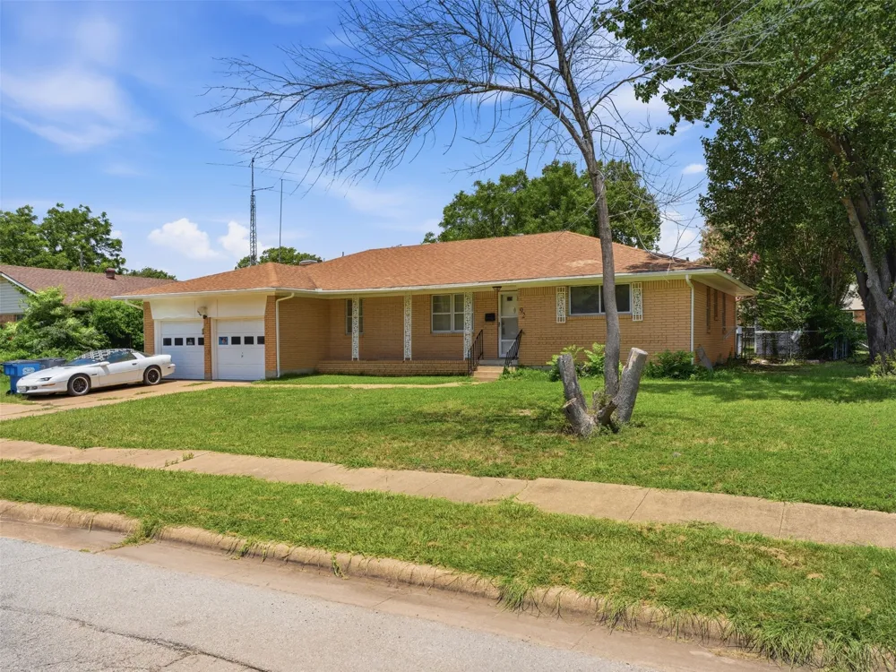 927 Poinsettia Drive Lancaster, TX 75146