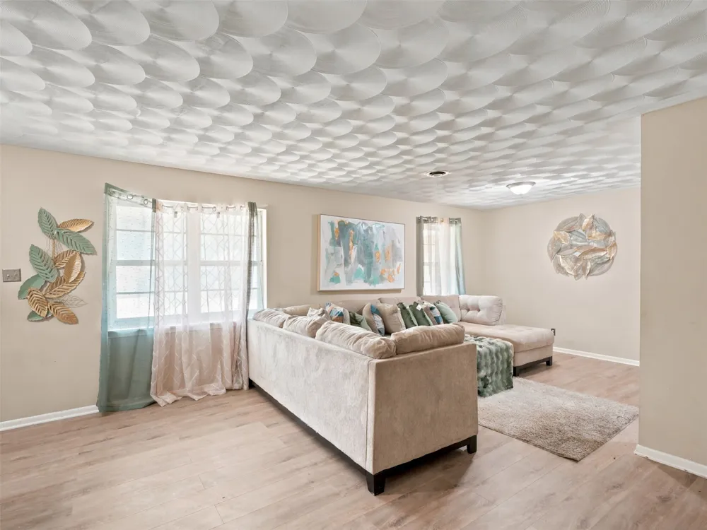 927 Poinsettia Drive Lancaster, TX 75146