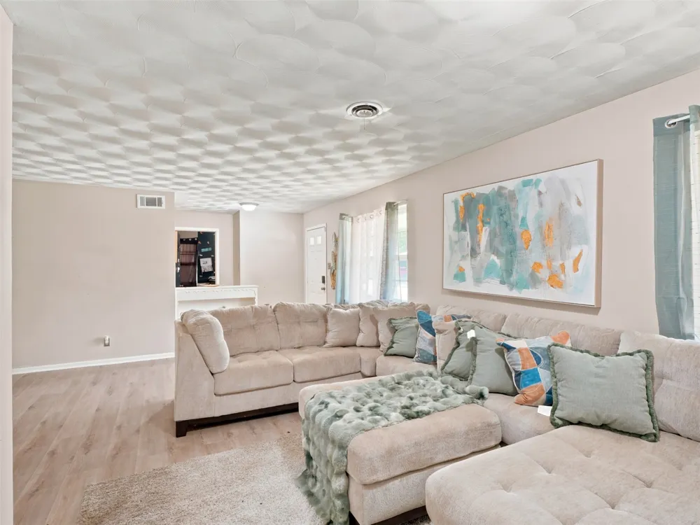 927 Poinsettia Drive Lancaster, TX 75146