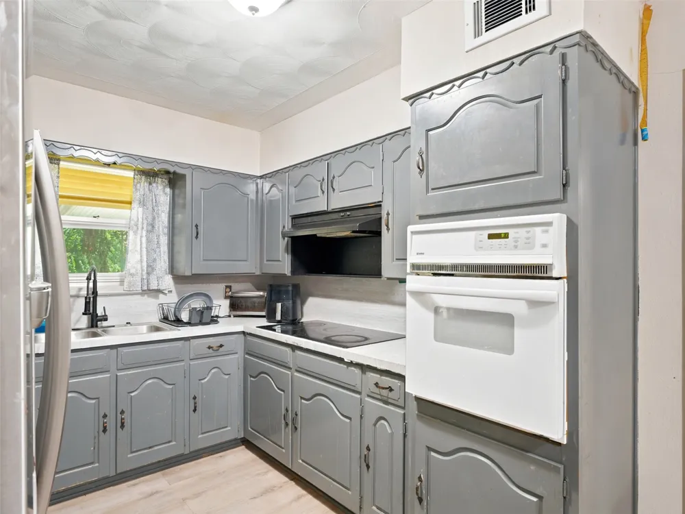 927 Poinsettia Drive Lancaster, TX 75146