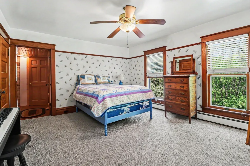 4539 S Lakeshore Drive Ludington, MI 49431