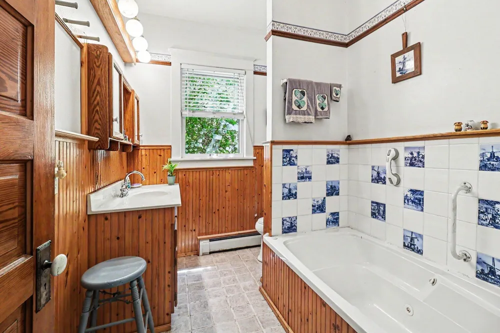 4539 S Lakeshore Drive Ludington, MI 49431