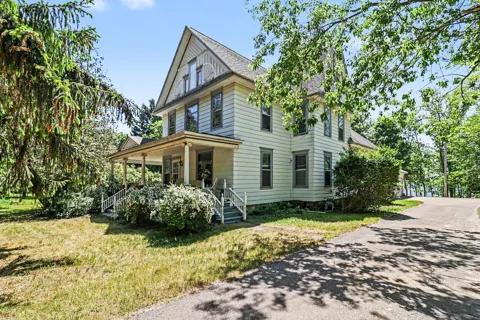 4539 S Lakeshore Drive
