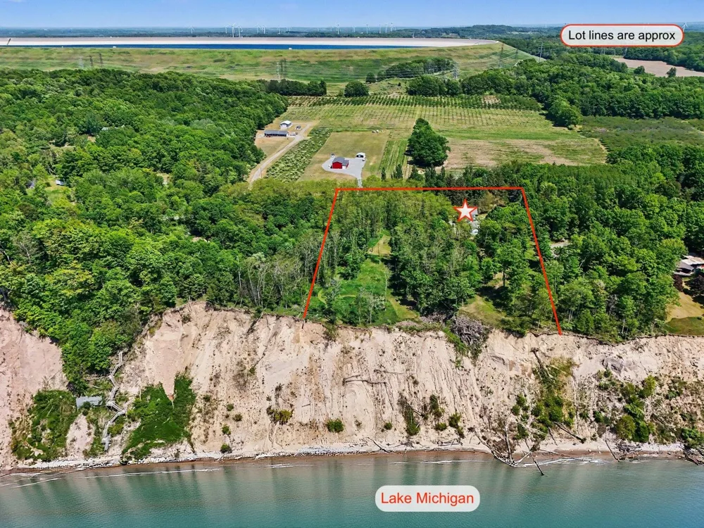 4539 S Lakeshore Drive Ludington, MI 49431