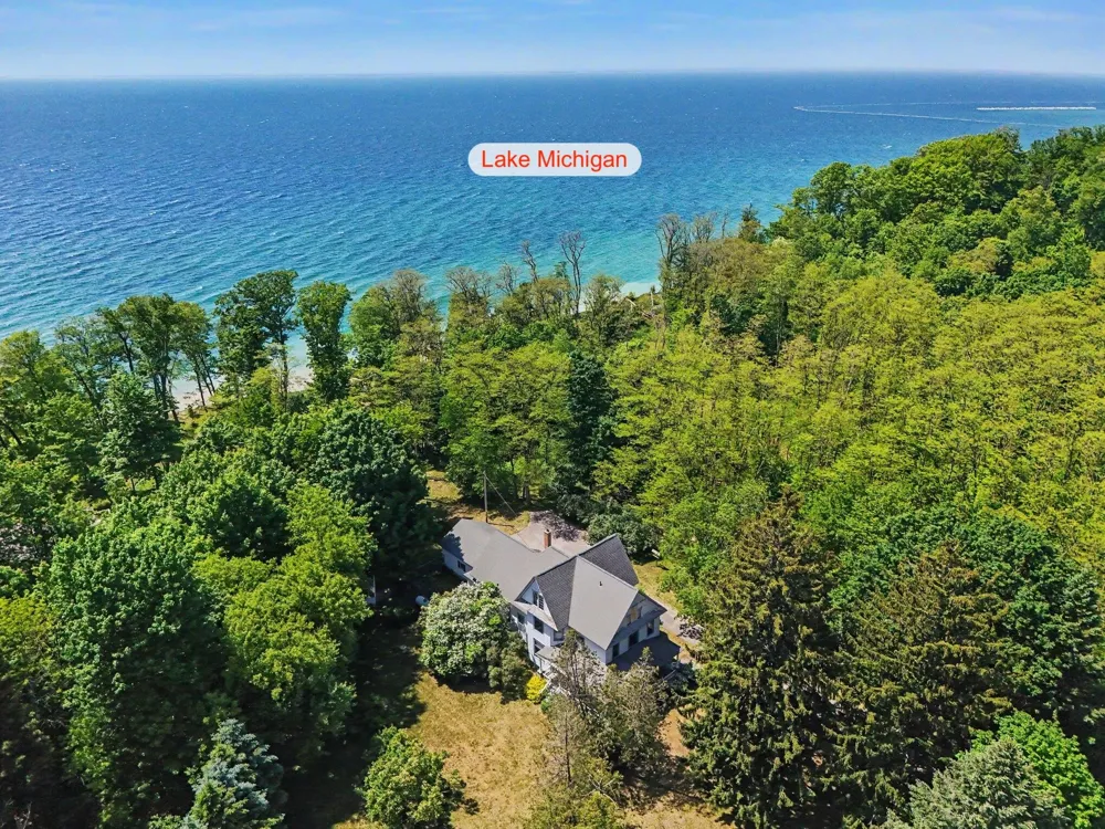 4539 S Lakeshore Drive Ludington, MI 49431