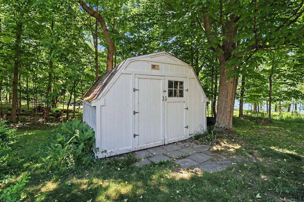 4539 S Lakeshore Drive Ludington, MI 49431