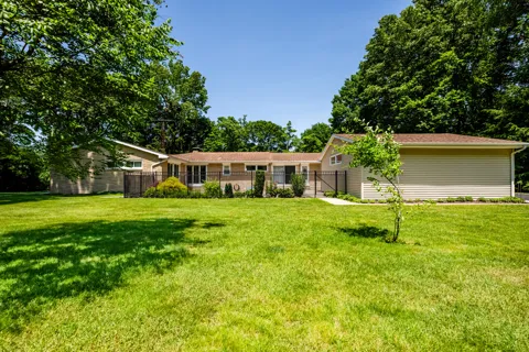 1595 Alex Path