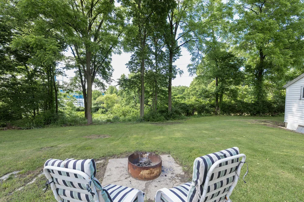 123 Hilltop Lane Cassopolis, MI 49031