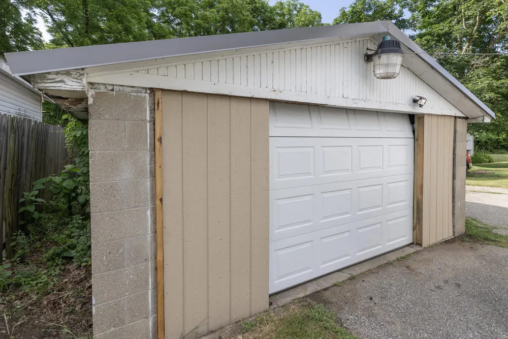123 Hilltop Lane Cassopolis, MI 49031
