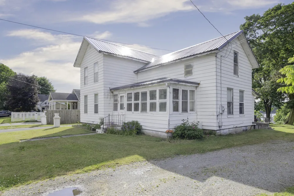 123 Hilltop Lane Cassopolis, MI 49031