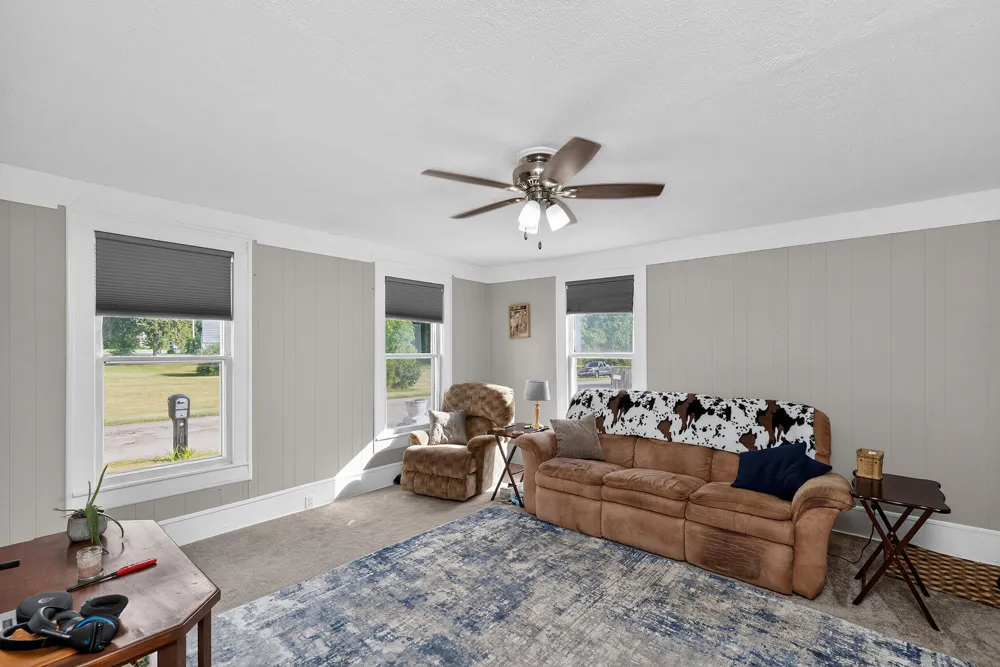123 Hilltop Lane Cassopolis, MI 49031