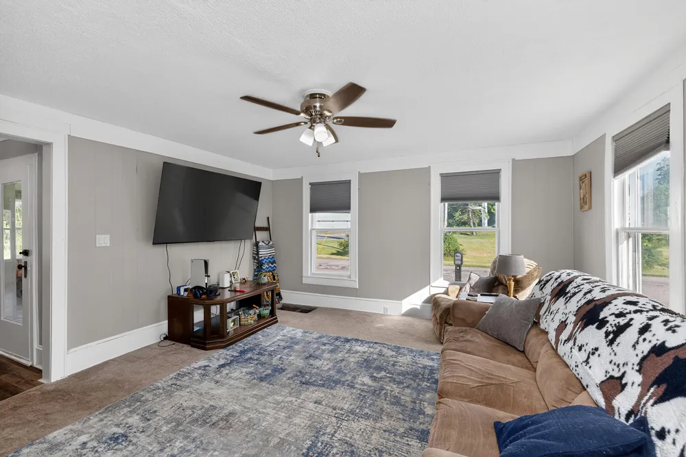 123 Hilltop Lane Cassopolis, MI 49031