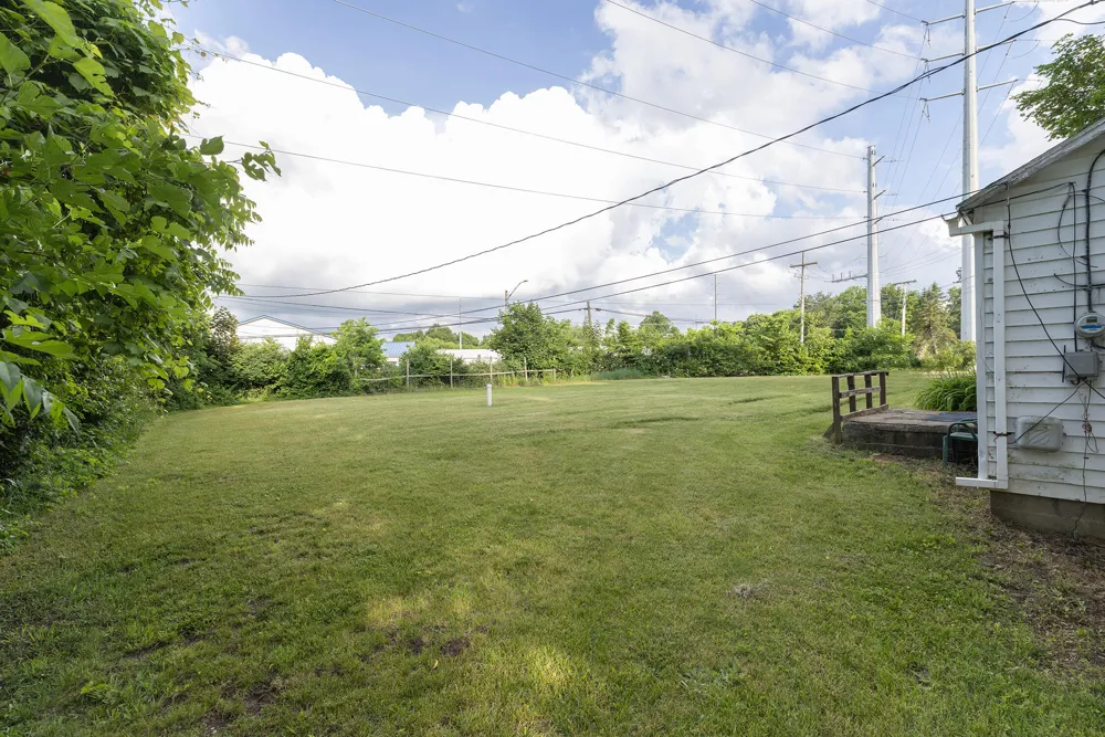 123 Hilltop Lane Cassopolis, MI 49031