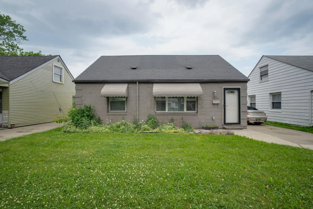 22754 Almond Avenue Eastpointe, MI 48021