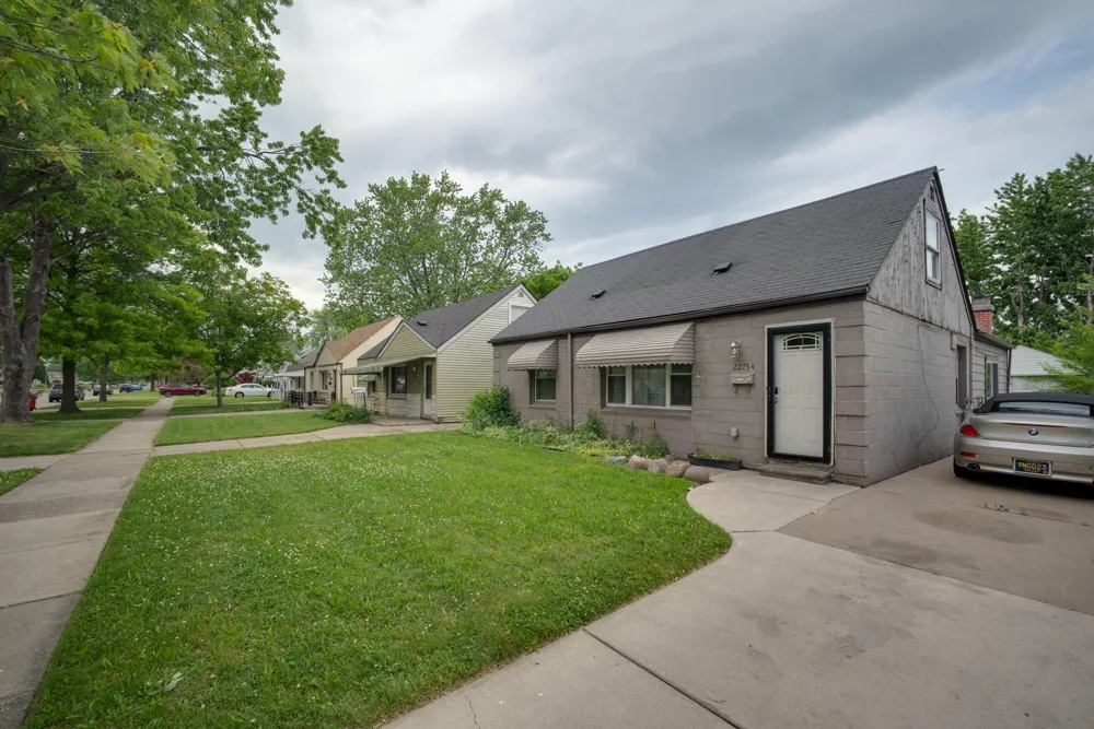 22754 Almond Avenue Eastpointe, MI 48021
