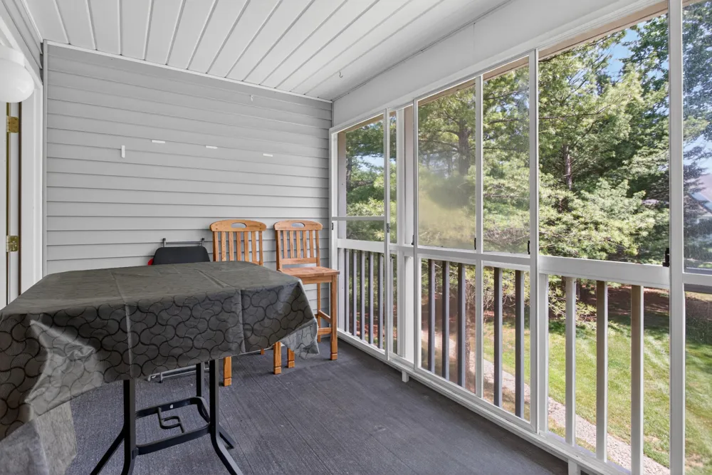 864 W Barrington Circle Jackson, MI 49203