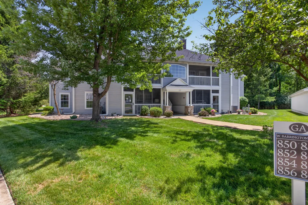 864 W Barrington Circle Jackson, MI 49203