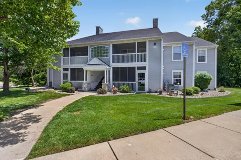 864 W Barrington Circle