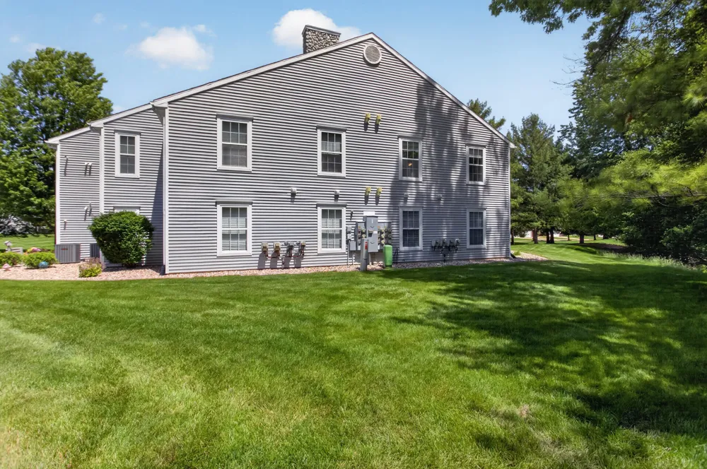 864 W Barrington Circle Jackson, MI 49203
