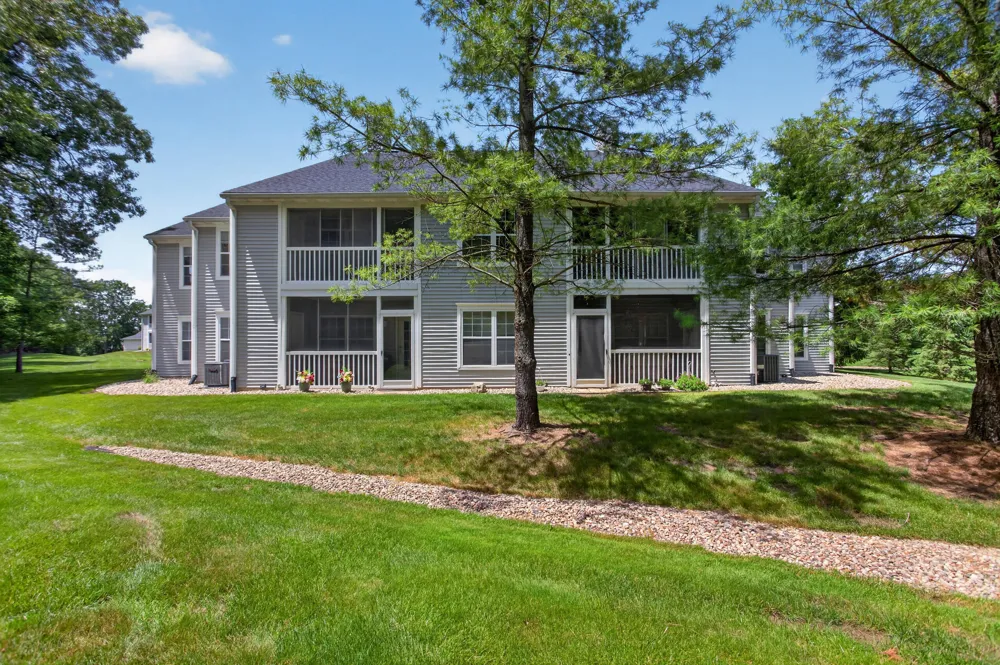 864 W Barrington Circle Jackson, MI 49203