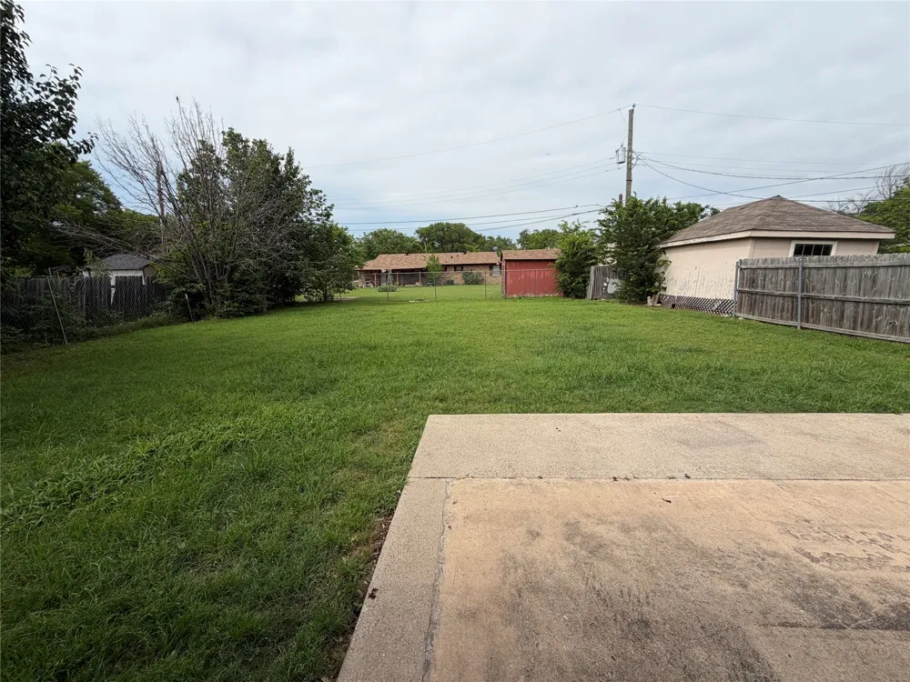 305 Lois Street Roanoke, TX 76262
