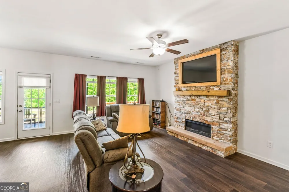 372 Highland Pointe DR Alto, GA 30510