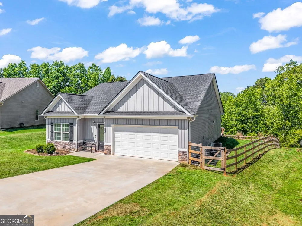 372 Highland Pointe DR Alto, GA 30510