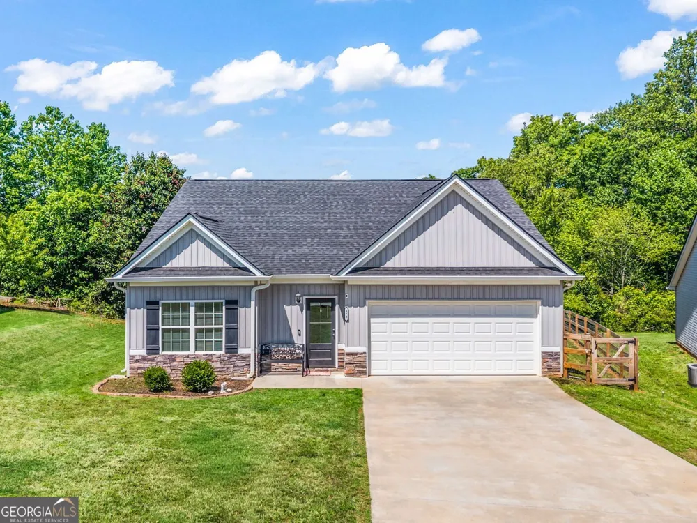 372 Highland Pointe DR Alto, GA 30510