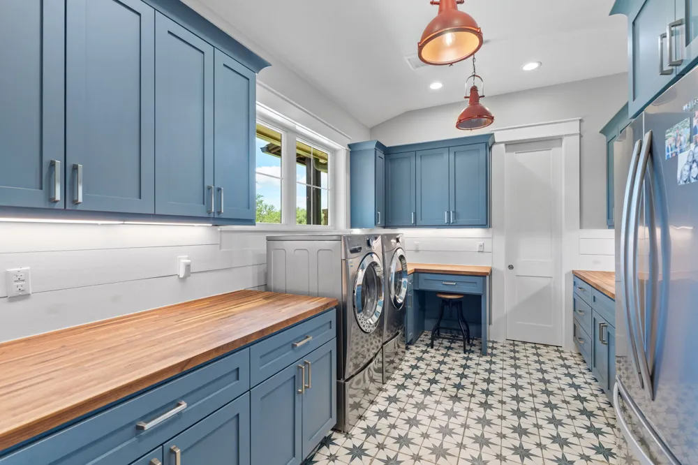 1457 Avenida High View Driftwood, TX 78619