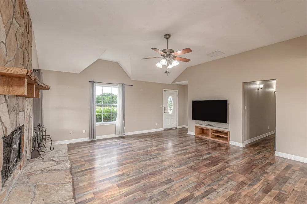 5538 County Road 3214 Lone Oak, TX 75453