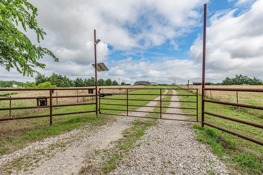 5538 County Road 3214 Lone Oak, TX 75453