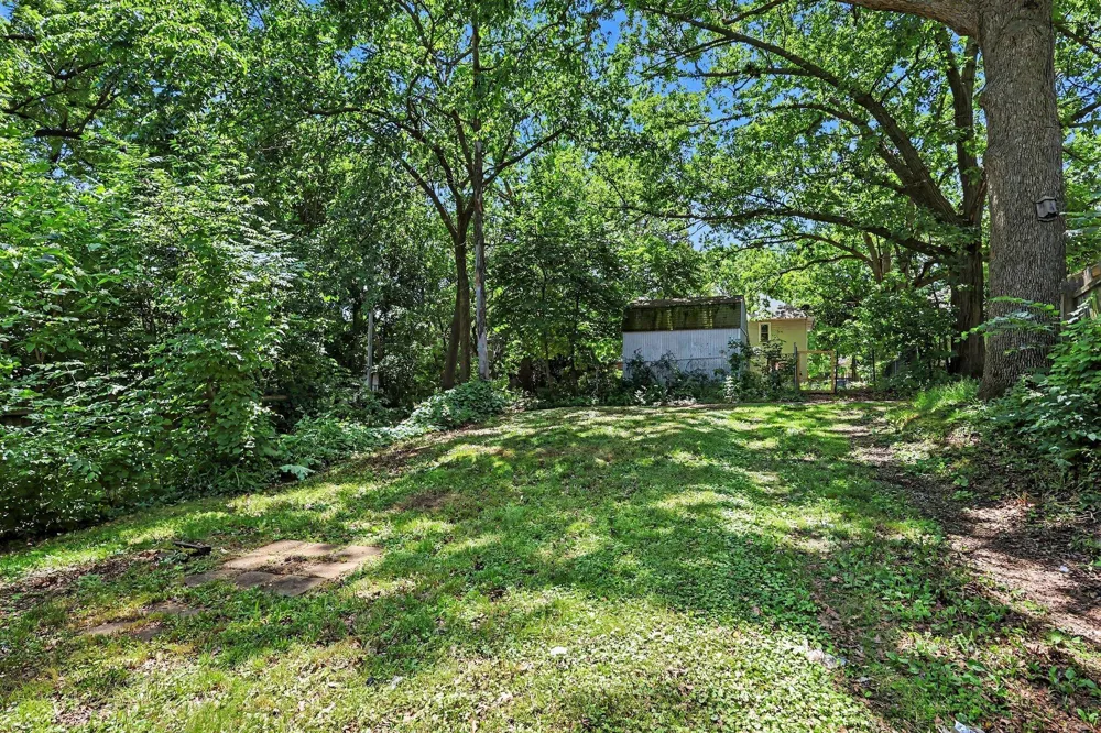 1222 E Kalamazoo Street Lansing, MI 48912