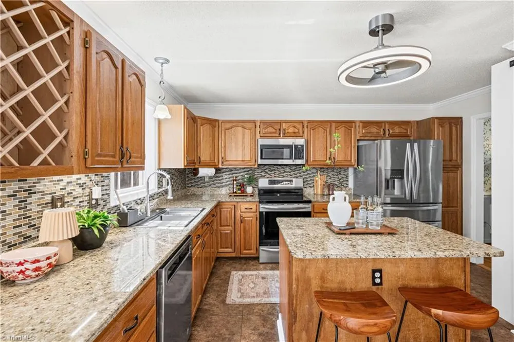 7626 Rolling Oak Court Clemmons, NC 27012